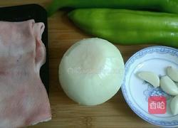 尖椒炒猪皮的做法图解1