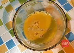 Illustration of how to make bacon, lettuce and egg rolls 3