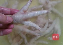 淮山胡萝卜凤爪汤的做法图解2