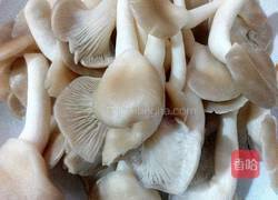 彩椒炒平菇的做法图解1