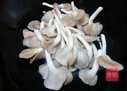 彩椒炒平菇的做法图解3