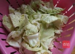 油冒卷心菜的做法图解1