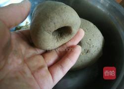 黑色窝窝头的做法图解2
