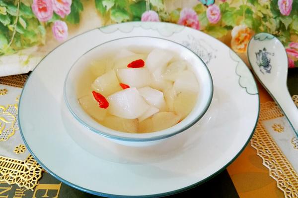 冰糖白萝卜雪梨汤