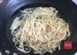 卷心菜辣炒豆腐皮的做法图解7