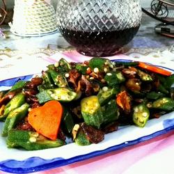 秋葵炒山核桃仁的做法[图]