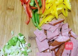 彩椒炒烤肠的做法图解2