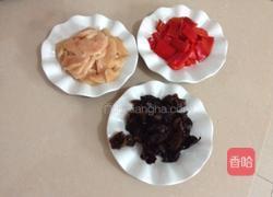 彩椒木耳炒鸡肉的做法图解1
