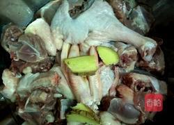 白萝卜炖鸭肉的做法图解1