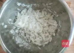 Illustration of how to make fried radish meatballs 1