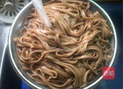 卷心菜炒荞麦面的做法图解5