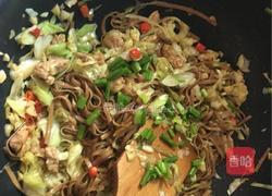卷心菜炒荞麦面的做法图解11