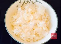 银耳木瓜排骨汤的做法图解4