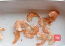 虾仁炒紫甘蓝的做法图解1