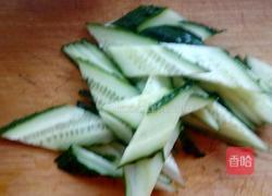 虾仁炒紫甘蓝的做法图解3