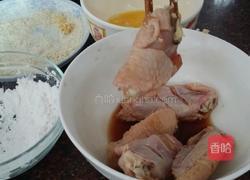 酥炸鸡翅中的做法图解1