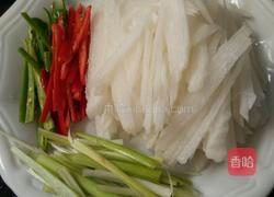 麻辣白萝卜丝的做法图解1