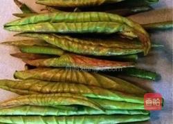 香煎嫩荷叶卷肉的做法图解1