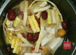 淮山玉米脊骨汤的做法图解4
