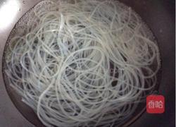 卷心菜炒粉丝的做法图解3