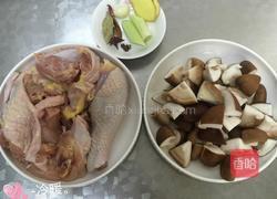 香菇鸡块。的做法图解2
