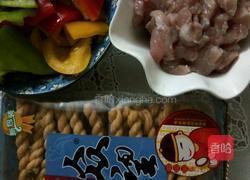 彩椒麻花肉片的做法图解1