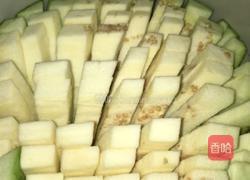 蒜蓉开花茄子的做法图解1