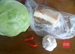 咸肉干锅卷心菜的做法图解1