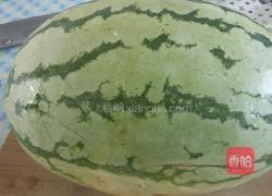 榨西瓜汁的做法图解1