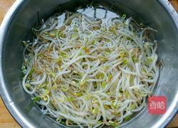 凉拌绿豆芽的做法图解3