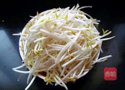 绿豆芽炒蛋皮的做法图解2
