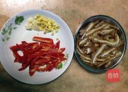 蒜苔炒卤猪耳的做法图解3