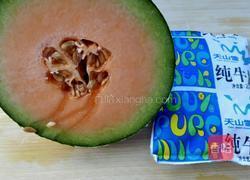 哈蜜瓜纯牛奶冰棍的做法图解1