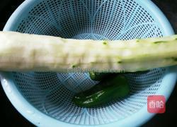 剁椒炒黄瓜的做法图解1