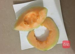 哈密瓜沙拉的做法图解2