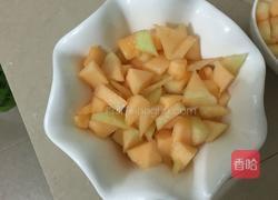 哈密瓜沙拉的做法图解4