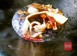 双椒炒肉皮的做法图解2