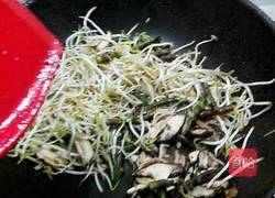  香菇绿豆芽的做法图解6