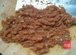 卷心菜辣肉饺子的做法图解3