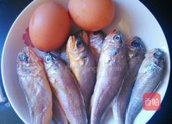 小黄鱼煎鸡蛋的做法图解1