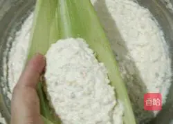 Illustration of how to make sweet and waxy corn cake 4