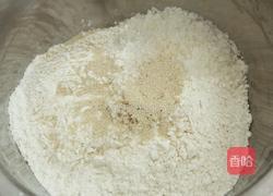 黑椒火腿肠面包的做法图解2