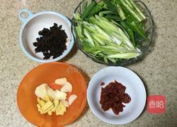 蒜苗回锅肉的做法图解2