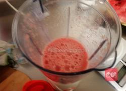西瓜西红柿汁的做法图解3