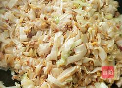 卷心菜炒米面的做法图解4