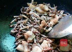 干豇豆炒五花肉的做法图解7