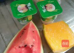 酸奶西瓜冰棍的做法图解1
