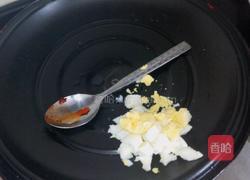 红油辣椒豆瓣酱鸡蛋蛋汤的做法图解2