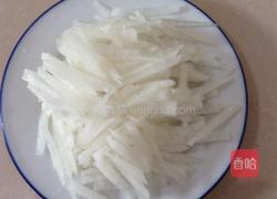 白萝卜丝鲫鱼汤的做法图解2