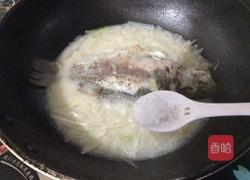 白萝卜丝鲫鱼汤的做法图解6